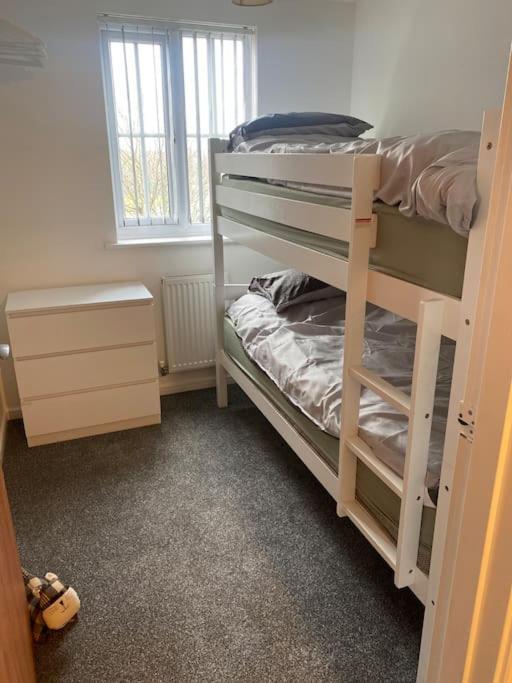Lovely 2nd Floor 2 Bed Flat Sleeps 4 Apartment *