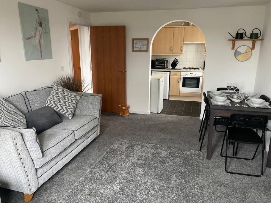 Lovely 2nd Floor 2 Bed Flat Sleeps 4 Apartment Doncaster
