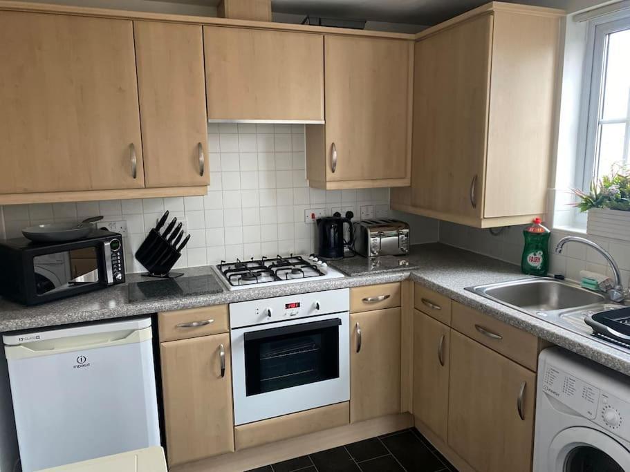 Lovely 2nd Floor 2 Bed Flat Sleeps 4 * Doncaster