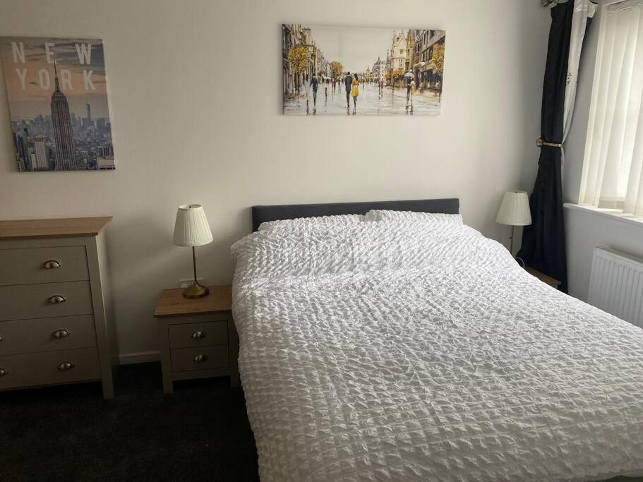 Apartment Lovely 2nd Floor 2 Bed Flat Sleeps 4 *